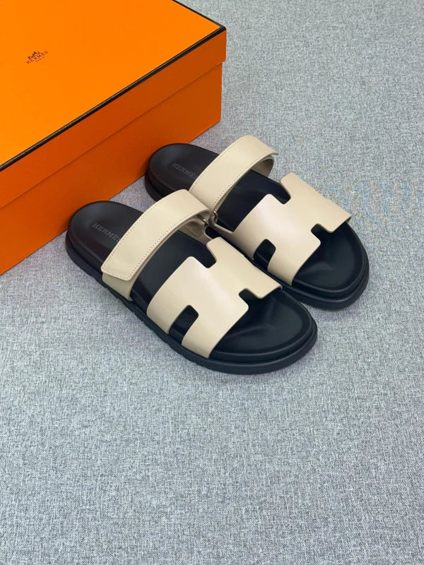Hermès Chypre sandal in Beige Argile calfskin leather with a black anatomic rubber sole.